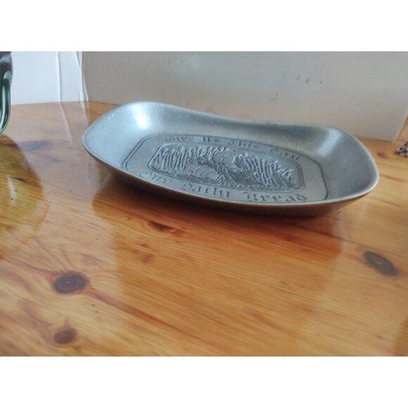 Vintage pewter serving tray Wilton ARMETALE "Give us This Day Our Daily Bread" - Picture 2 of 8